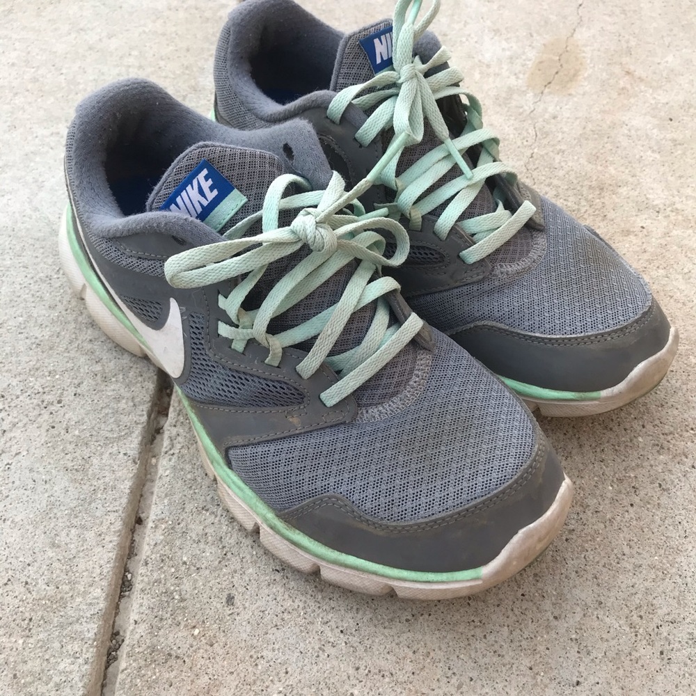 Nike Running Shoes - Picture 2 of 4